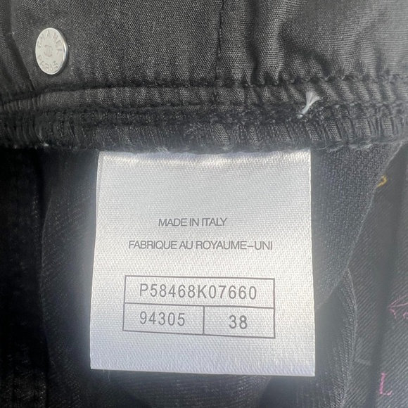 CHANEL LOGO PRINTED BLACK GRAFFITI DENIM JEANS (SIZE 30) 2022 - Picture 8 of 9